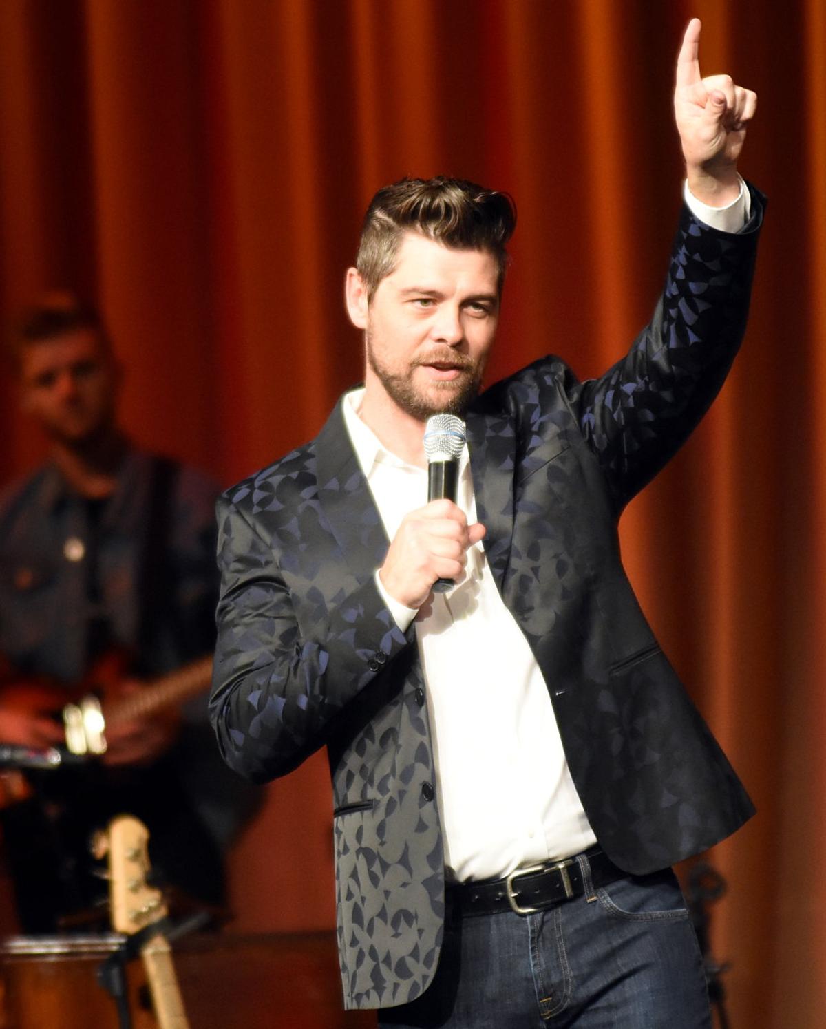 Gospel Singer Jason Crabb Performs New Song ‘When I Turn to You’ The